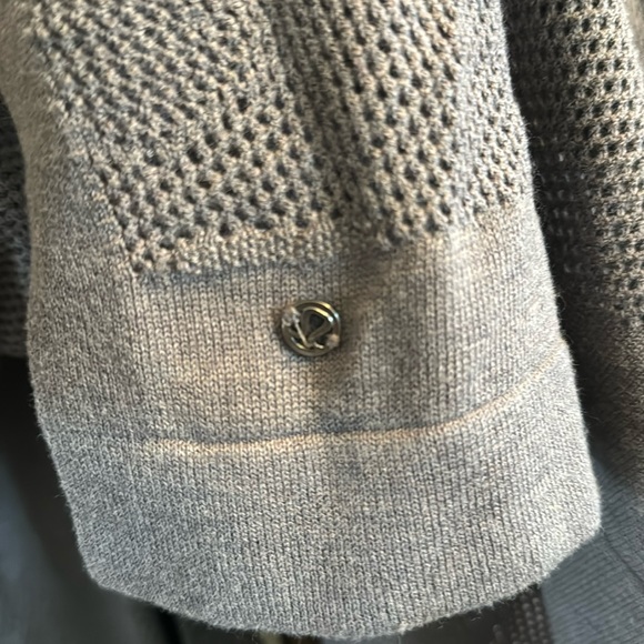 Lululemon Find Your Light Wrap shawl - OS - Picture 3 of 4